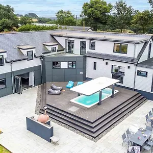 Huxham View - A Luxurious Family Retreat With Swim Spa, Cinema, Gym And Pool Table Holiday home