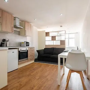 https://modern-1-bed-apartment-in-central-doncaster.yorkshirehotels.net